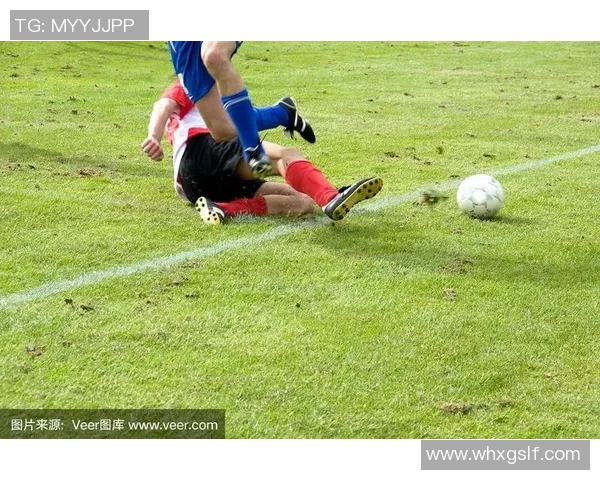 足球明星赛精彩瞬间回顾铲球技术的较量与友谊的碰撞